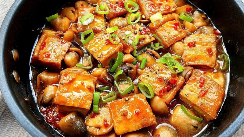 đậu hũ kho nấm rơm, cà chua ảnh 4