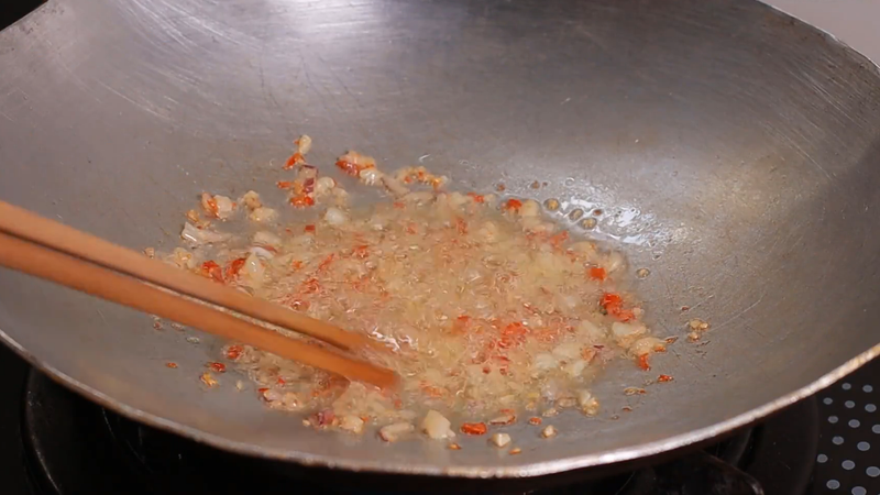 Bước 3: Phi hành tỏi