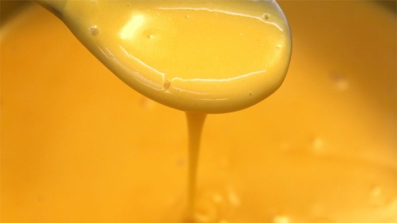 Làm sốt trứng muối