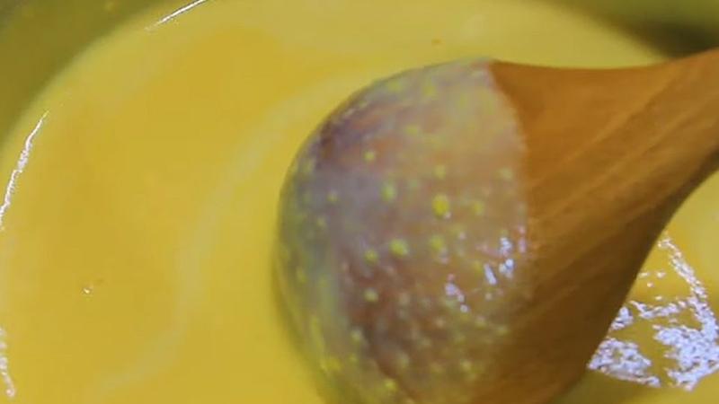 Làm sốt trứng muối phô mai