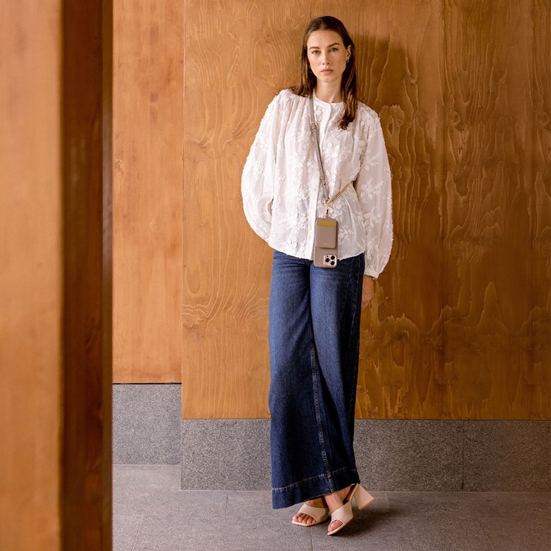 Dây đeo cổ - đeo tay đa năng kèm ví đựng thẻ UNIQ Coehl Case thiết kế tối giản