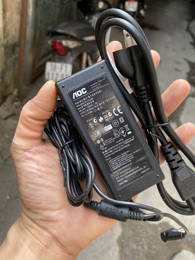 dây nguồn màn hình máy tính hình 1