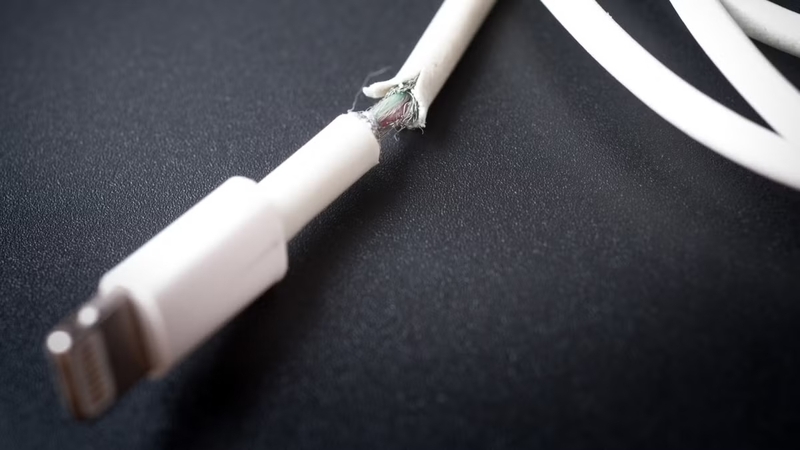 Dây sạc iPhone bị đứt (ảnh 1)