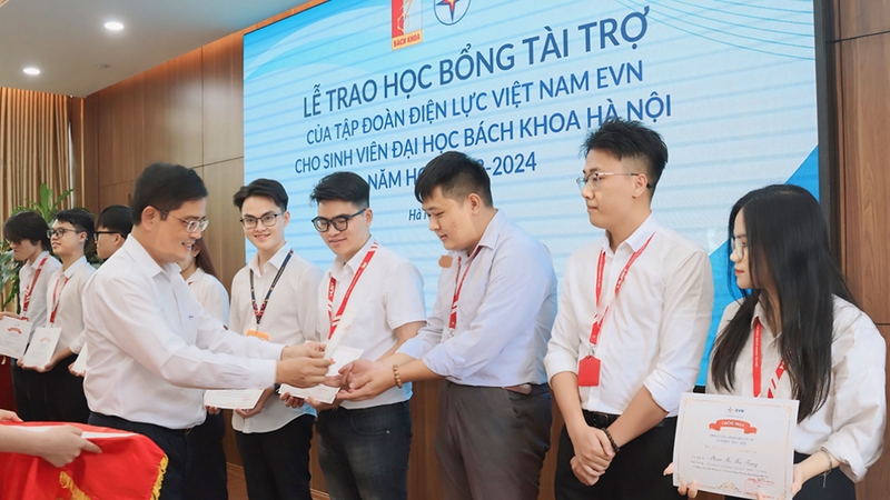 Đại học Bách Khoa Hà Nội duy trì nhiều học bổng cho sinh viên