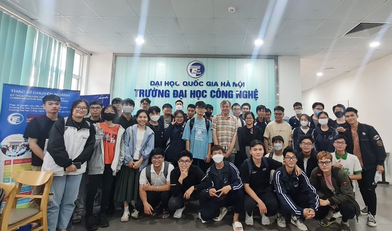 gioi thieu dai hoc cong nghe dhqghn