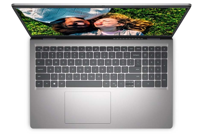 Dell Inspiron 15 3520 8D10NK màu bạc tinh tế