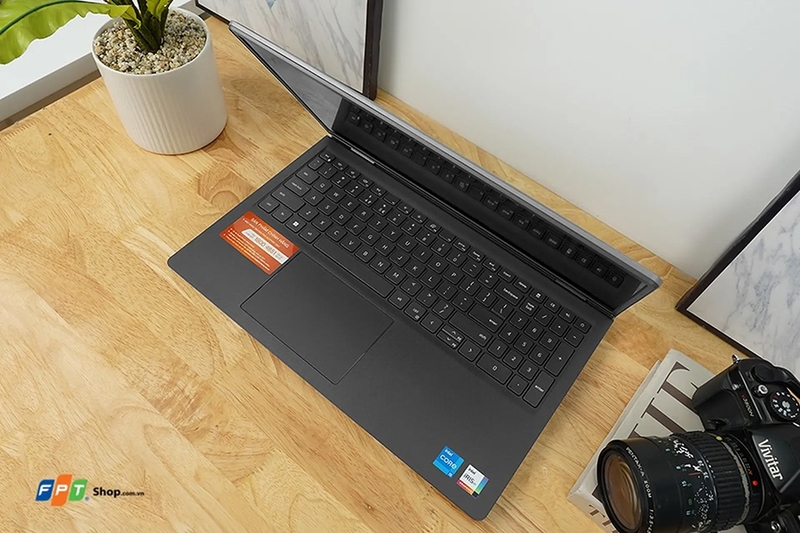 Đánh giá Dell Vostro 3520 - 05