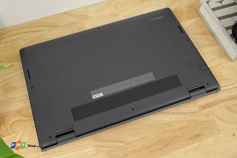 Đánh giá Dell Vostro 3520 - 08