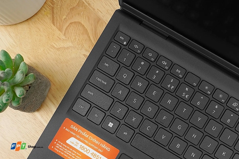 Đánh giá Dell Vostro 3520 - 09