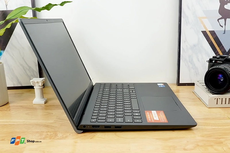 Đánh giá Dell Vostro 3520 - 12