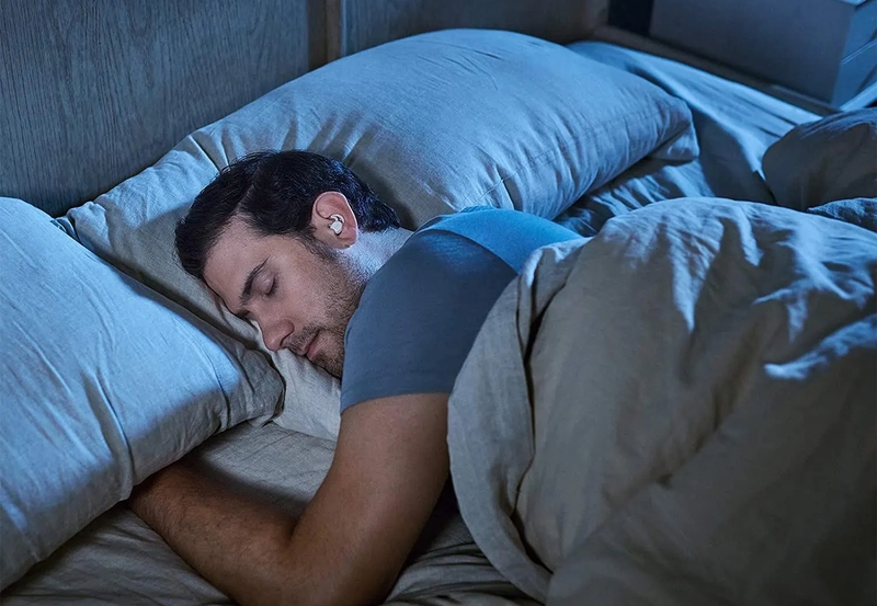 Đeo tai nghe khi ngủ (ảnh 3)