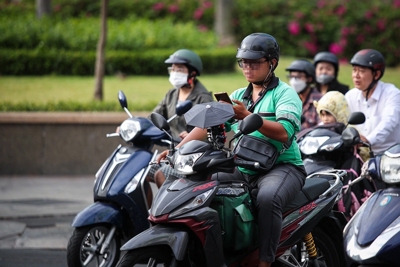 Đeo tai nghe 1 bên có bị phạt không - 02