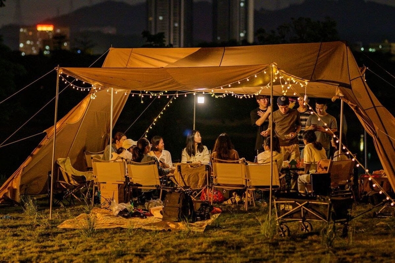 Đi cắm trại nên mang theo gì 3