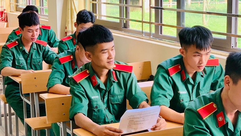 Hệ cao đẳng tập trung vào đào tạo quân nhân chuyên nghiệp