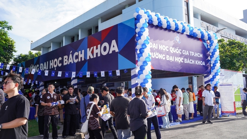 Nhập học trực tiếp tại trường