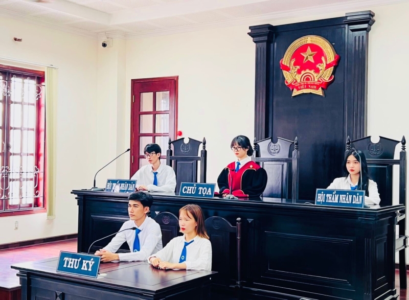 điểm chuẩn đại học luật hình 3