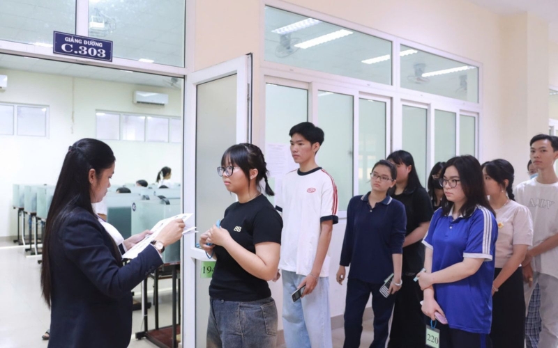 Phương thức 3: Xét tuyển kết quả kỳ thi V-SAT
