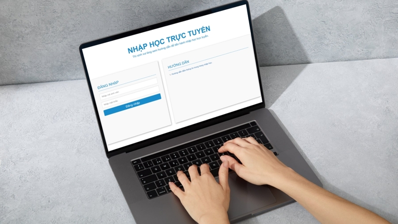 Làm thủ tục nhập học trực tuyến