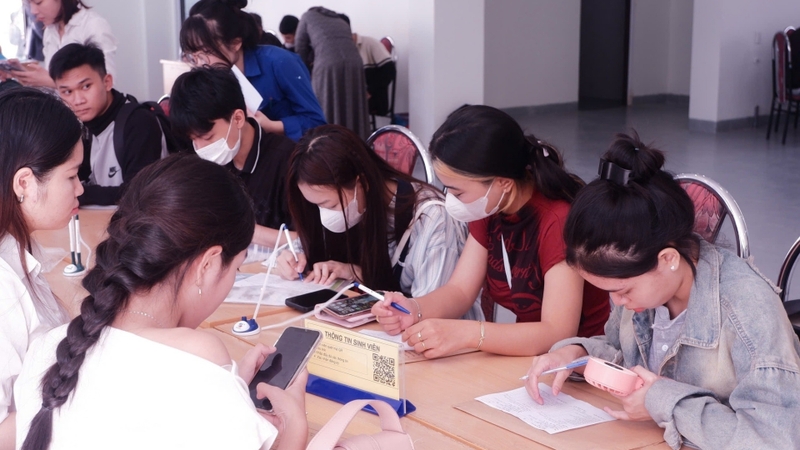 Nộp hồ sơ nhập học, học phí