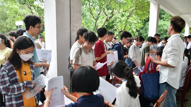 Nộp hồ sơ nhập học, học phí và các khoản phí khác tại Trường