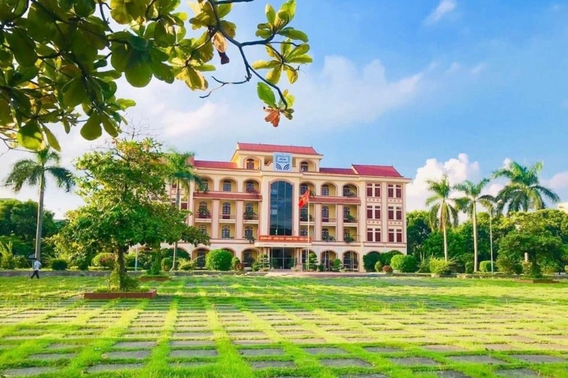 tại trường THPT Chuyên Nguyễn Trãi
