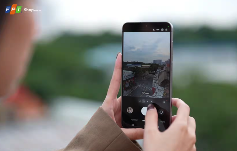 điện thoại camera zoom xa tốt - hình 6