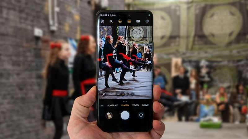 Sinh viên có thể ưu tiên điện thoại có camera AI