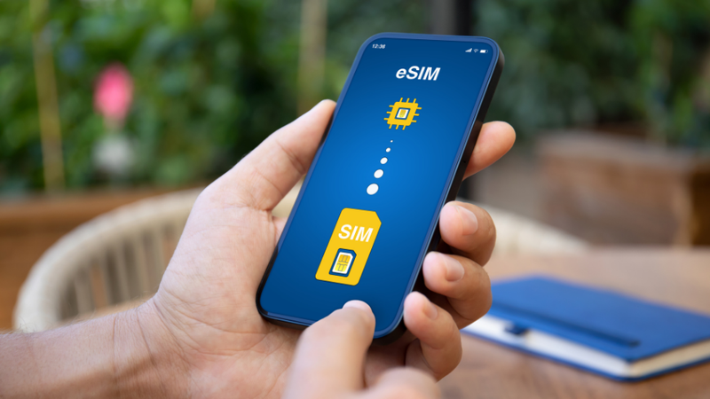 điện thoại gập nào hỗ trợ esim 1