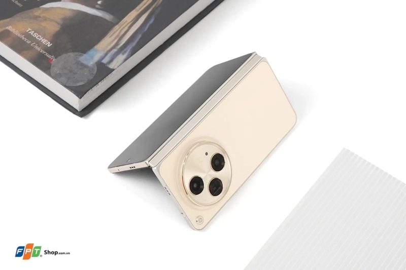 điện thoại gập phù hợp với ai hình 8