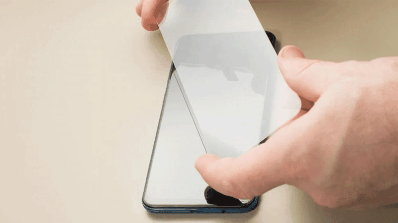 Thay thế miếng dán màn hình để sửa lỗi gõ chữ bị nhảy
