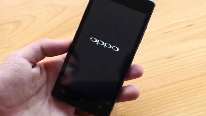 Điện thoại OPPO treo logo do đâu 5