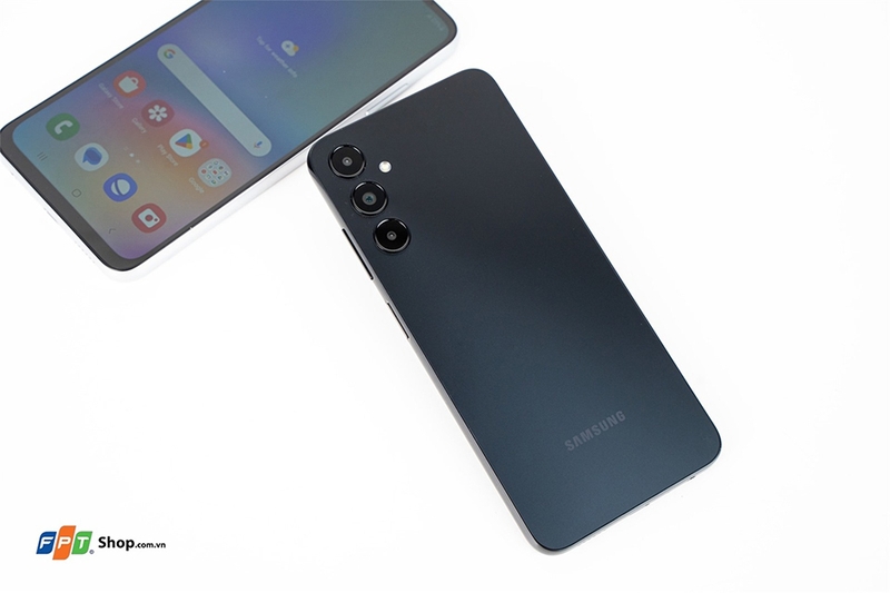 Điện thoại Samsung giá dưới 5 triệu tốt nhất 2024 (hình 4)