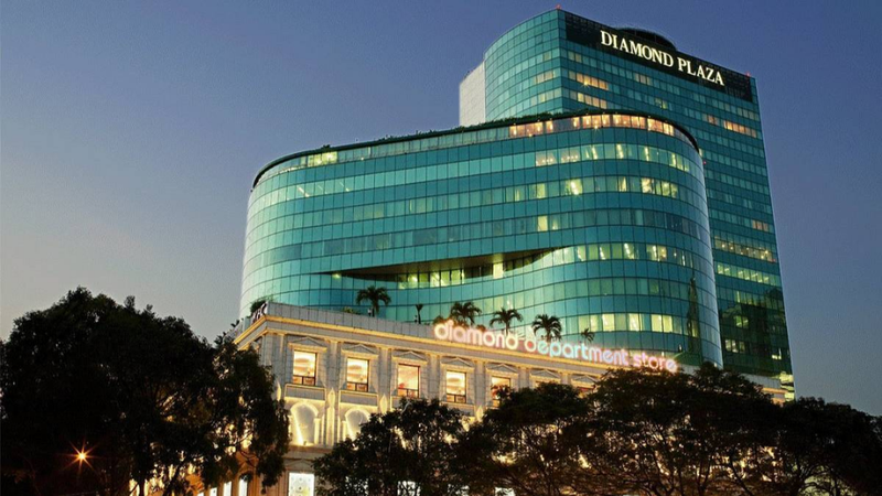 Trên những tòa nhà cao gần khu vực diễu hành