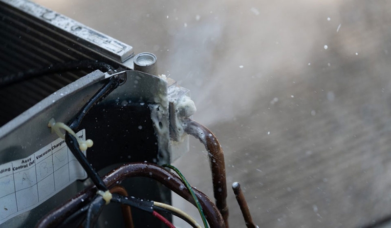 Điều h&ograve;a bị r&ograve; gas - 06