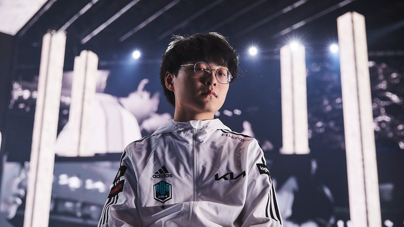 Đường Giữa: ShowMaker