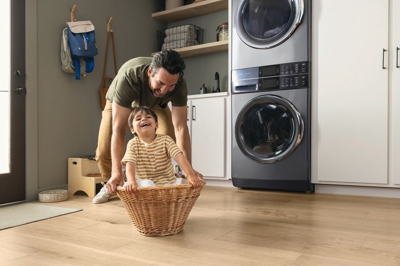 Động cơ truyền động trực tiếp kết hợp AI trên máy sấy quần áo phù hợp với đối tượng sử dụng nào?