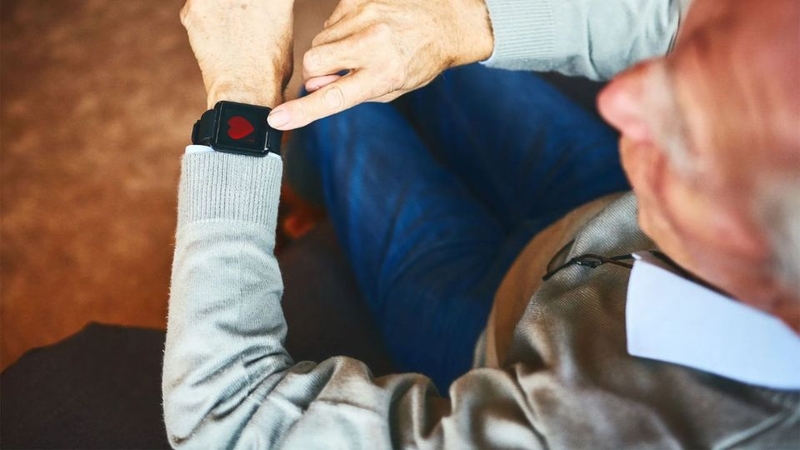 Vì sao nên trang bị đồng hồ định vị cho người cao tuổi?