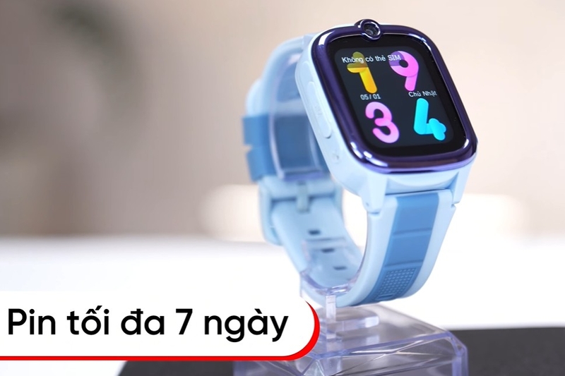 Trẻ mới vào tiểu học nên sử dụng đồng hồ có giao diện đơn giản và dây đeo vừa cổ tay