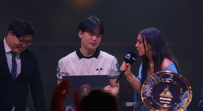 Smash giành danh hiệu MVP