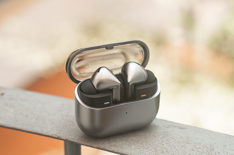 Vi vu du lịch cuối hè cùng bạn đồng hành đắc lực Galaxy Buds3 Pro 1