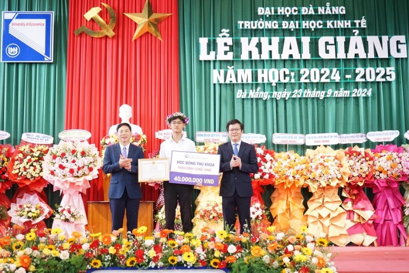 Học bổng hấp dẫn và nhiều chương trình hỗ trợ sinh viên