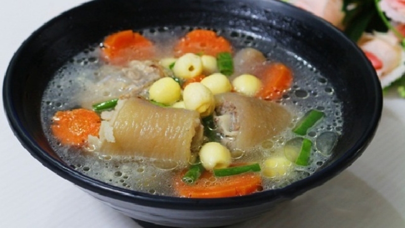cách nấu đuôi heo hầm hạt sen (ảnh 1)
