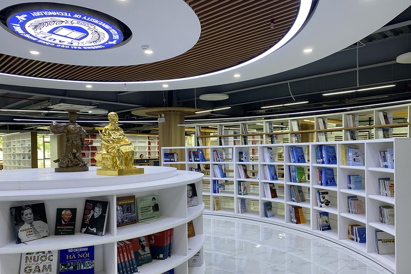 EAUT là trường gì 6