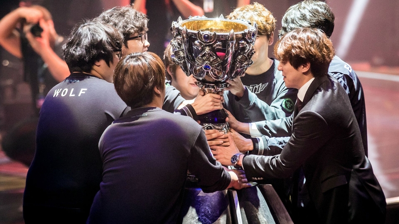 Kỷ nguyên thống trị (2015–2017)