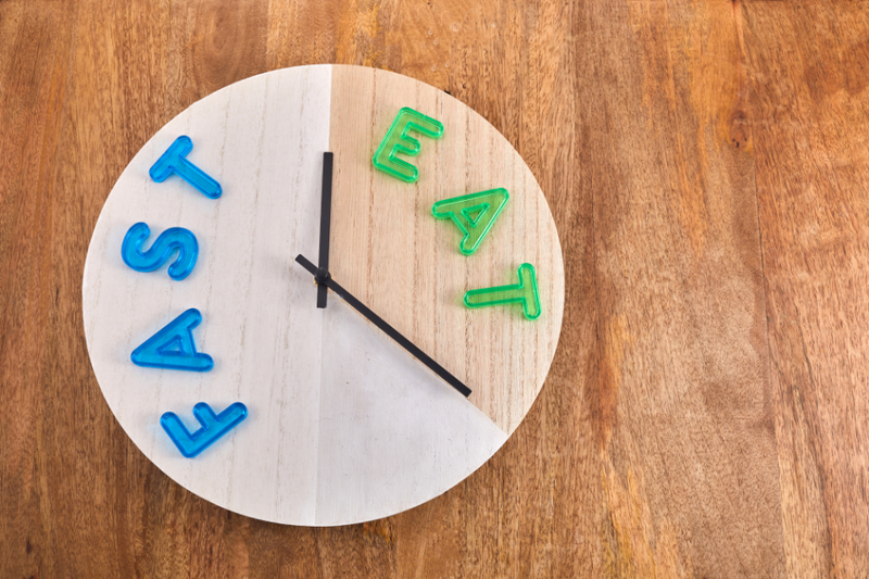 Intermittent fasting là gì?