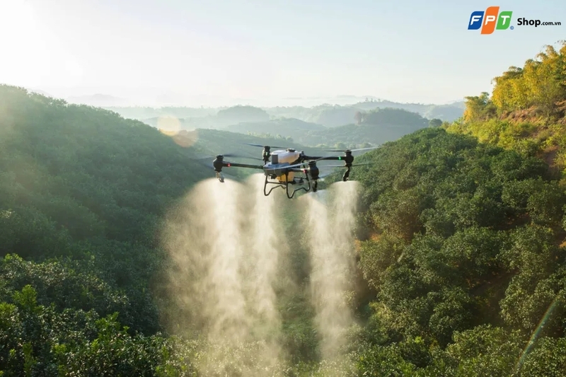 Flycam cũng được dùng để tìm người mất tích hay dập lửa