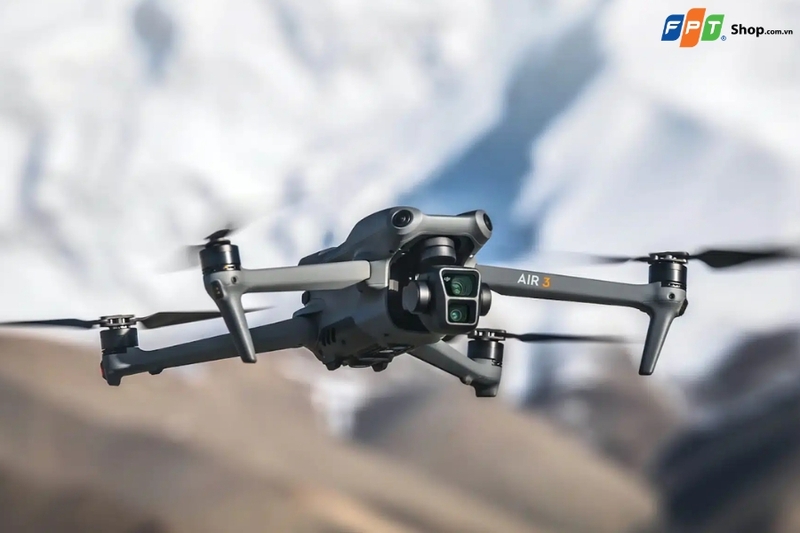 Flycam được tích hợp sẵn camera chuyên dụng cho việc quay phim và chụp ảnh trên không