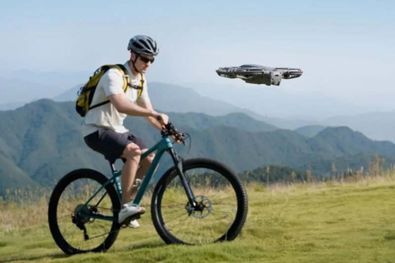 Gimbal cơ học hai trục và RockSteady trên DJI Neo 2