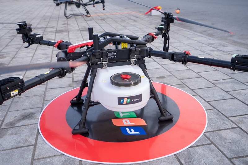 Thiết bị UAV được giới thiệu tại chương trình, hướng đến hỗ trợ phun thuốc, bón phân và gieo sạ trong sản xuất nông nghiệp tại Điện Biên.