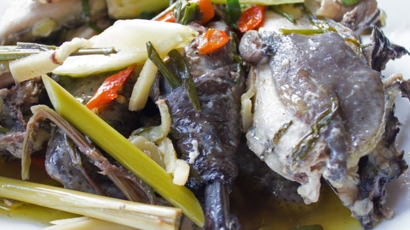 Bước 2: Luộc gà